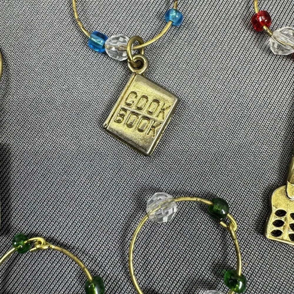 Cooking Club‎ Of America Wine Glass Cooking Themed Charms (12) With Velvet Bag